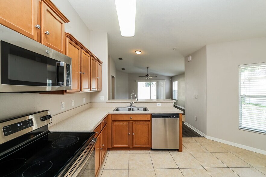 Building Photo - 7338 Lumber Port Dr