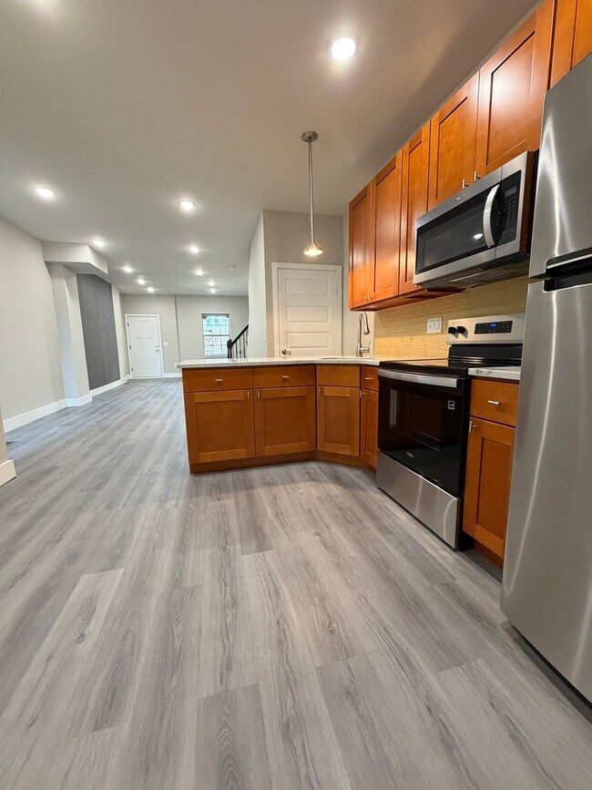 Building Photo - ??? NEWLY RENOVATED 3 BEDROOMS & 2.5 BATH HOUSE LOCATED IN HADDINGTON