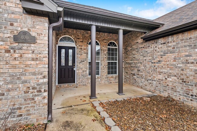 Building Photo - Beautiful and Spacious Home!