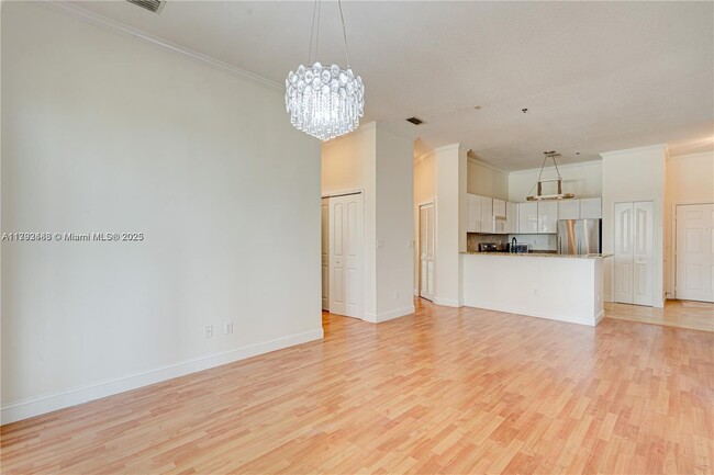 Building Photo - 2665 SW 37th Ave
