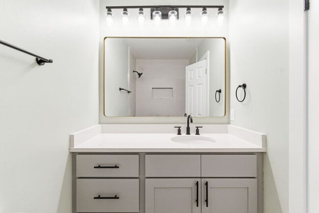 Building Photo - 159 Hazel Dr