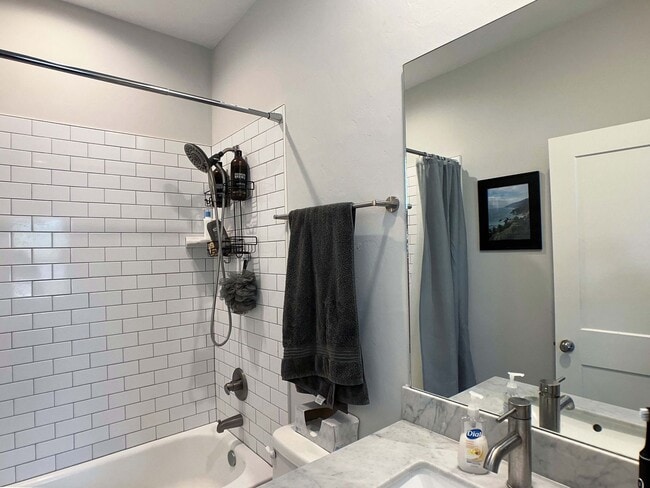 Building Photo - Porter's Lakeside - Luxury 4 Bedroom, 4 Ba...