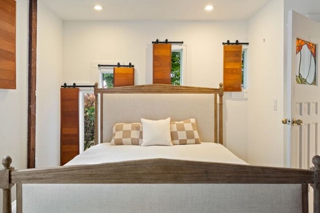 Building Photo - Sun-Filled Furnished Sausalito Home with Sweeping Bay Views