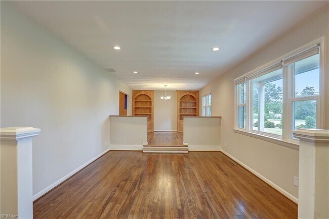 Building Photo - 949 General Beauregard Dr