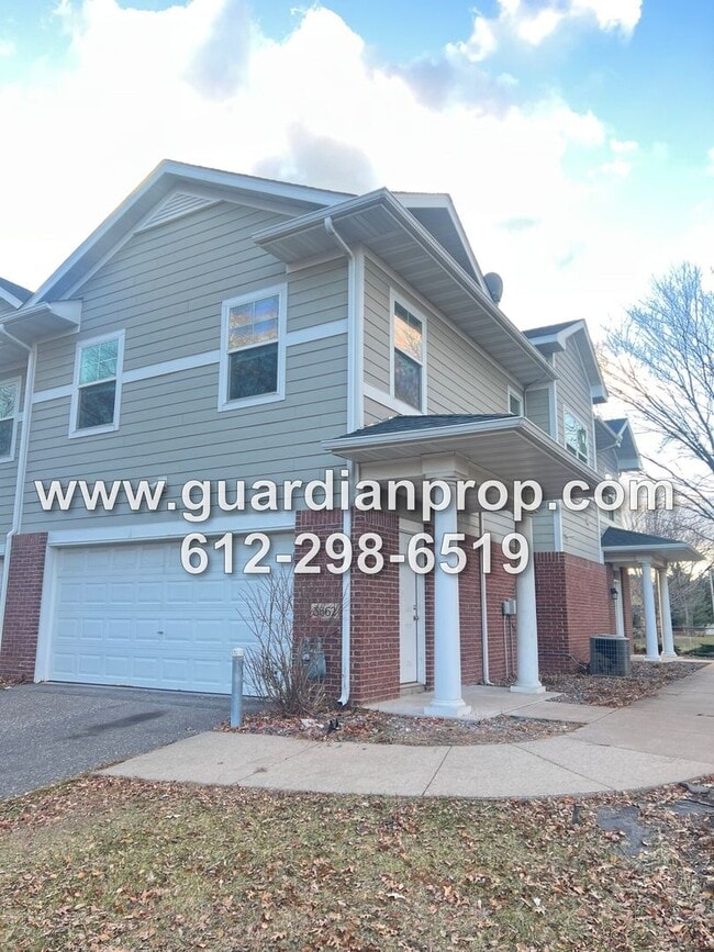 Building Photo - Huge End Unit Townhouse Available Now, Open Floor Plan, Loft Area, 2 Car Garage
