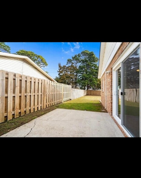 Building Photo - 1004 Belle Dr