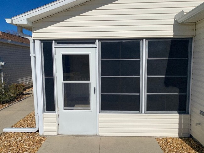 Building Photo - Charming Just Renovated Unfurnished ANNUAL LEASE - 2 Bedroom 2 Bath Patio Villa - Located In The ...