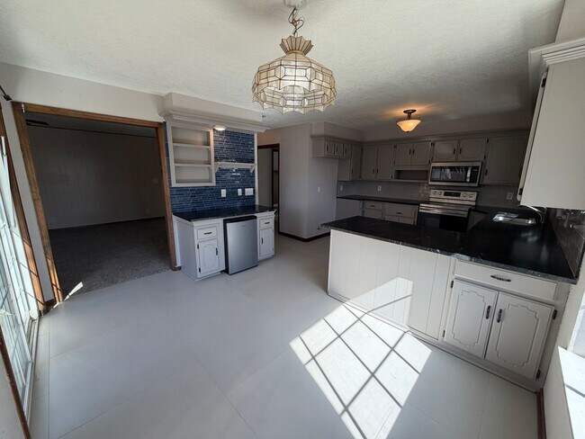 Building Photo - Beautiful 3bed/2.5bath Updated Westside Norman Home Available for Rent!