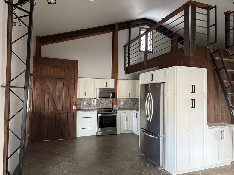 Building Photo - 11923 Fuller Rd