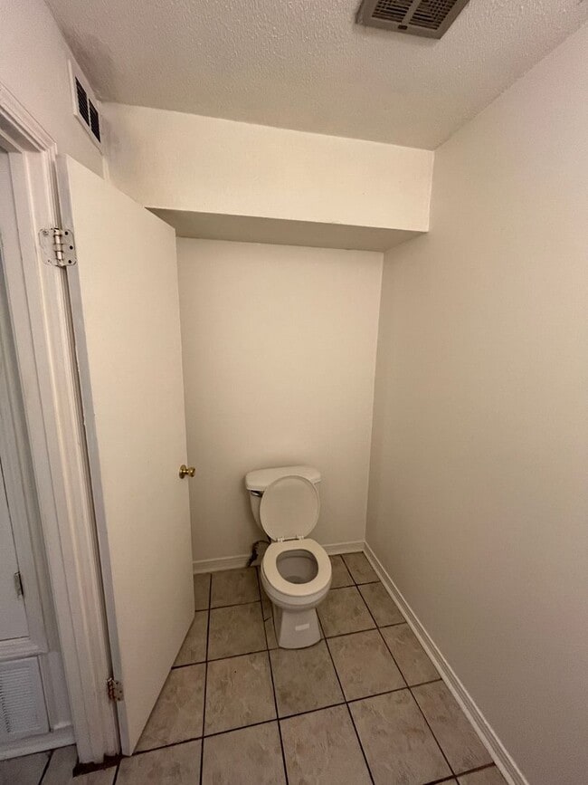 Building Photo - Townhome Located in NE Pensacola