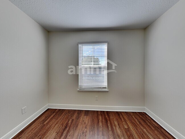 Building Photo - 719 Zarabrooke Ct