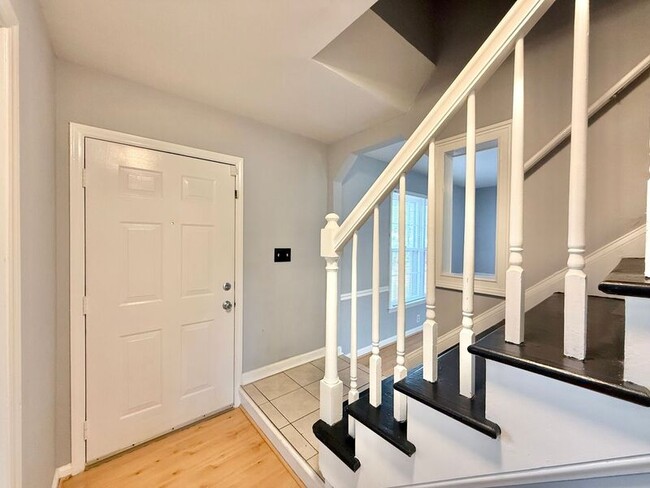 Building Photo - 2617 Valley Woods Ct