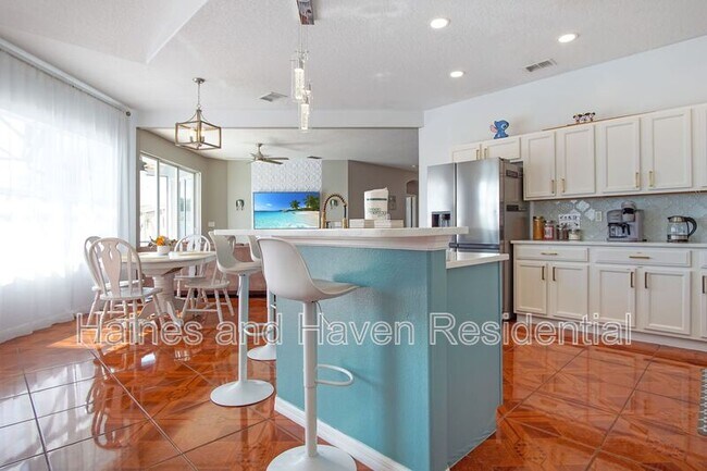Building Photo - 403 Corvina Dr
