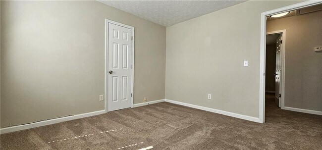 Building Photo - 155 Inverness Trce