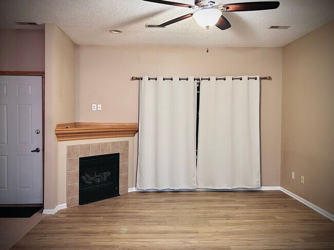 Building Photo - Spacious 3-Bed, 2.5-Bath Townhome in Ankeny, IA – Modern Comfort & Convenience!