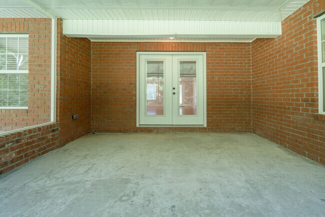 Building Photo - 633 Wilkinson Rd
