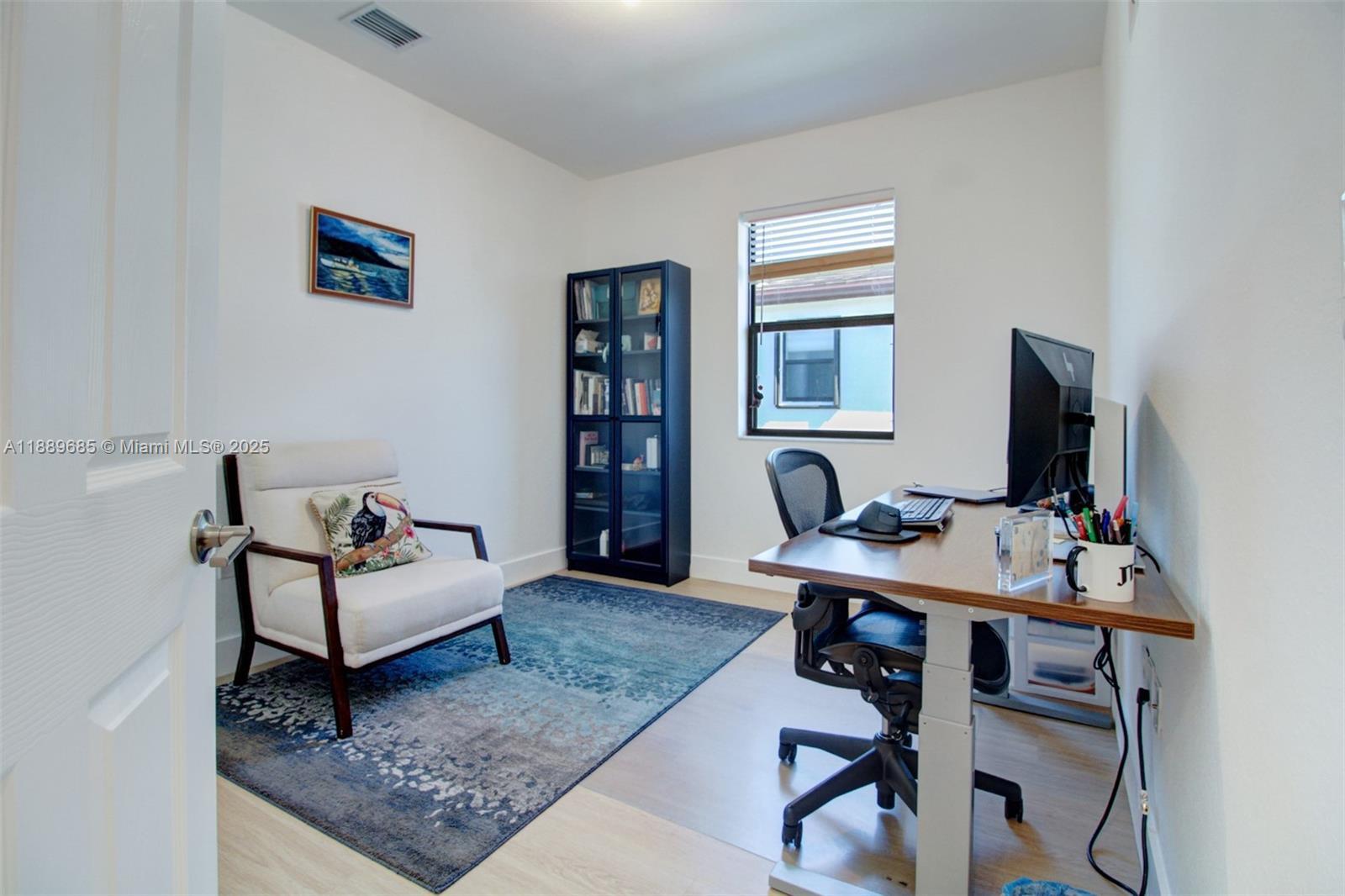 Building Photo - 21016 NE 2nd Ct