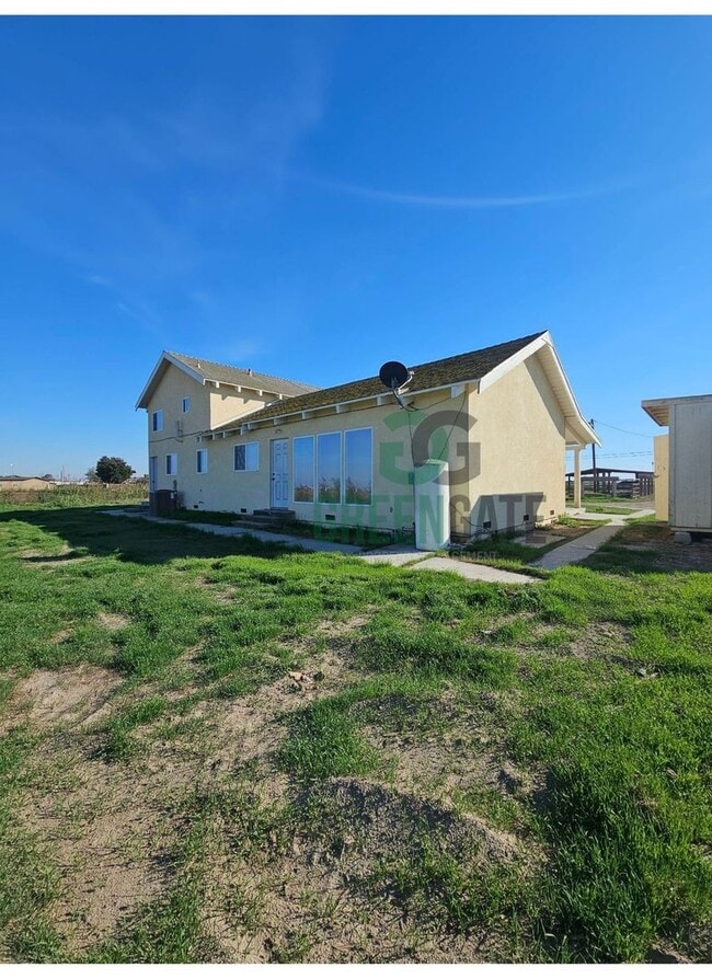 Building Photo - Modern 3 Bedroom 2 Bath Ranchette in Crows...