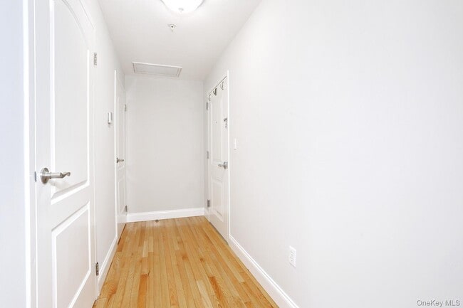 Building Photo - 21 E Central Ave