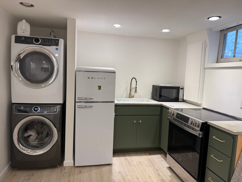 Kitchen and Laundry - 1045 Pacific Ter