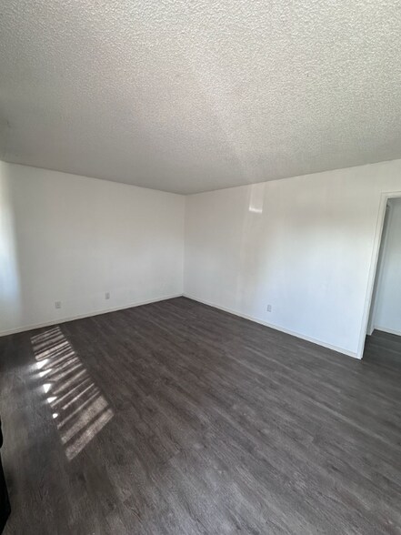 Building Photo - 15952 M St
