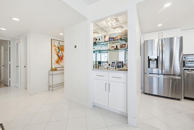 Building Photo - 2505 S Ocean Blvd