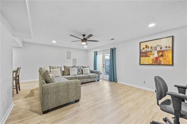Building Photo - 2858 Spring Villa Ln