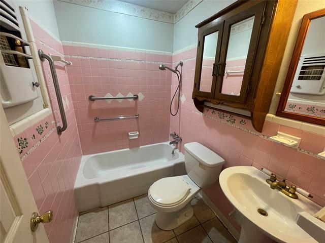 Building Photo - 212 E Rentz St