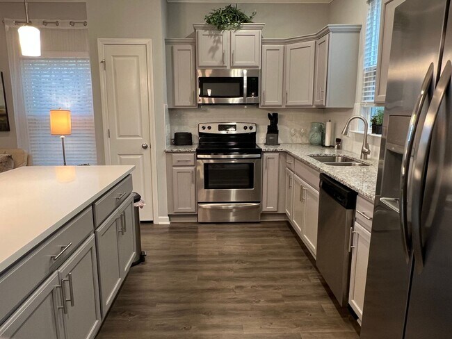 Building Photo - FURNISHED Three Bedroom Wellstone Model Home