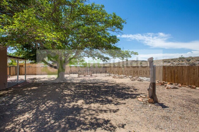Building Photo - 10101 La Paz Dr