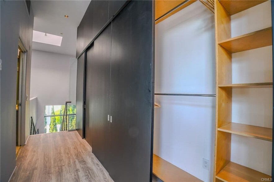 Building Photo - 1011 N Orange Grove Ave