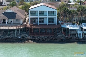 Building Photo - 618 N Shore Dr