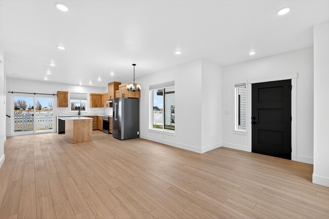 Building Photo - BRAND NEW TOWNHOME IN REXBURG WITH GARAGE