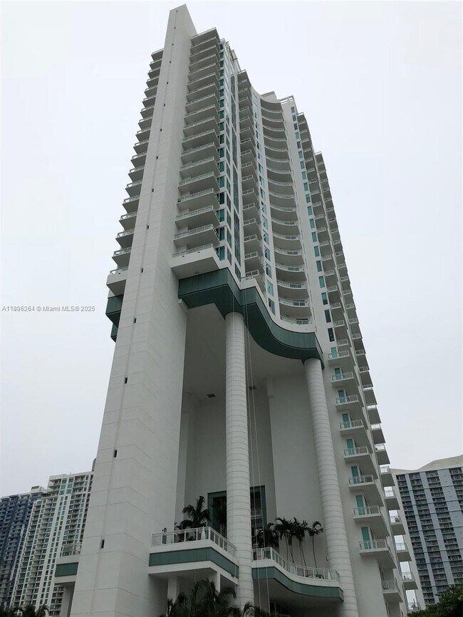 Building Photo - 900 Brickell Key Blvd