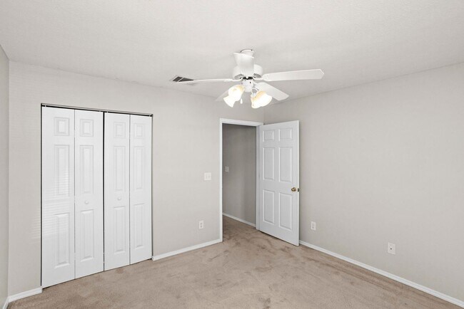 Building Photo - 5248 Sunsail Dr