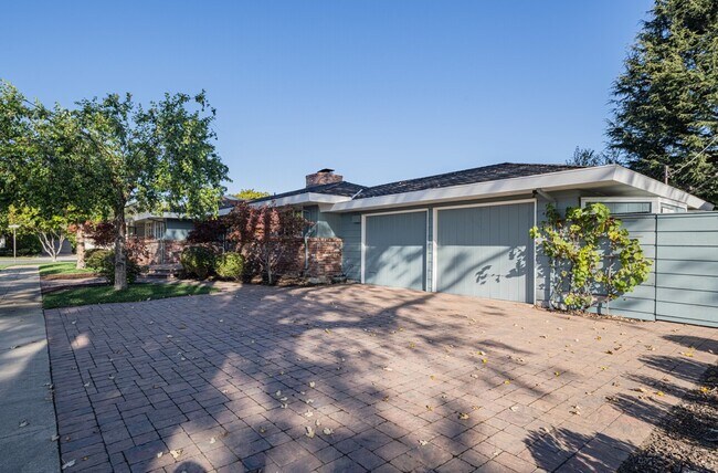 Building Photo - 509 Manor Dr
