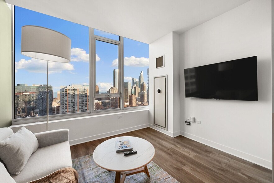 Building Photo - 720 S Wells St