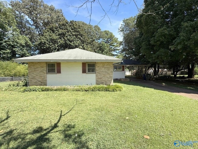 Building Photo - 1012 Strong St