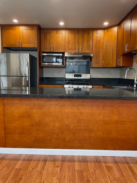 Building Photo - 678 41st Ave