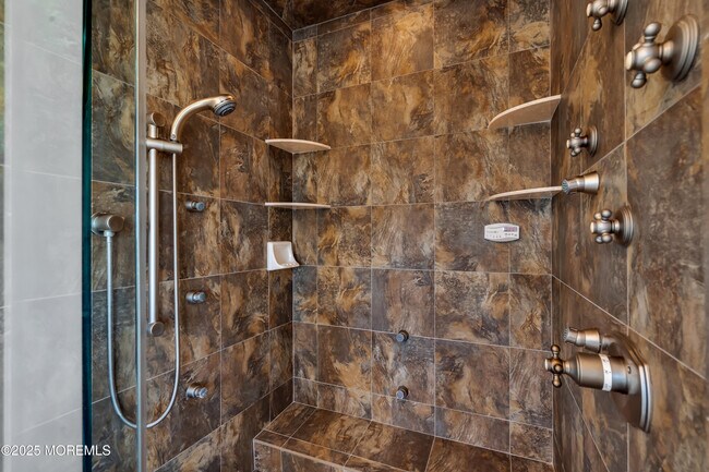 Building Photo - 913 N Ocean Ave