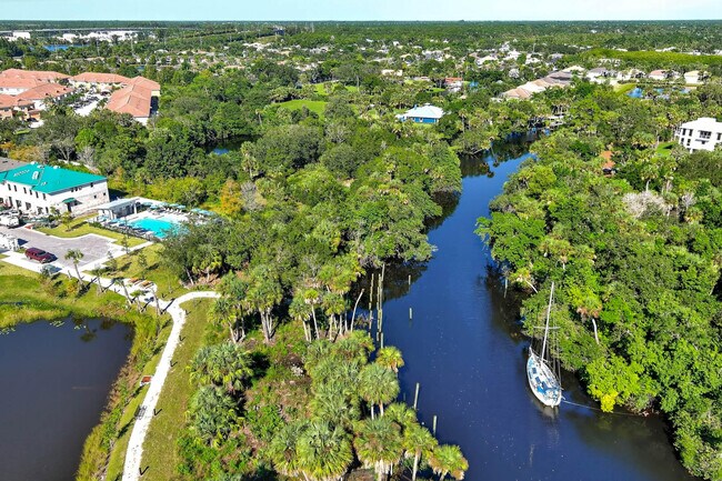 Building Photo - 7648 SW Lucy Ln