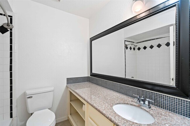 Building Photo - 16054 Hidden Acres Dr
