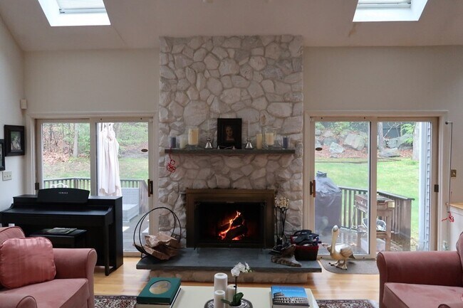 Building Photo - 162 E Emerson Rd