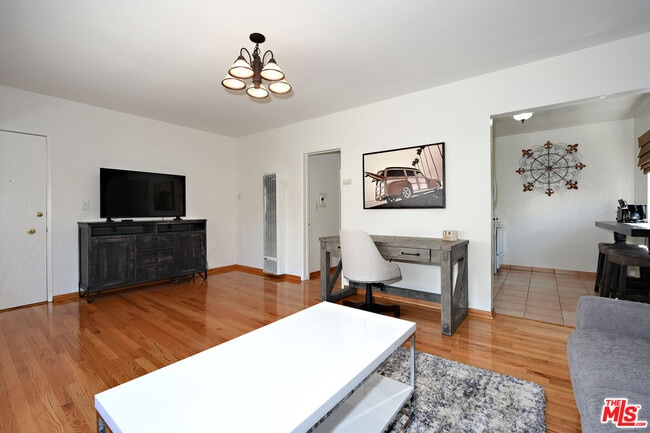 Building Photo - 3743 McLaughlin Ave