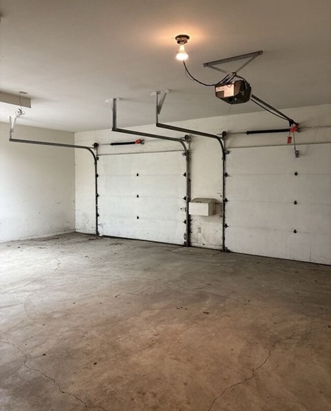 Building Photo - 2Bd/2Ba Two-Story Home - Available Soon!