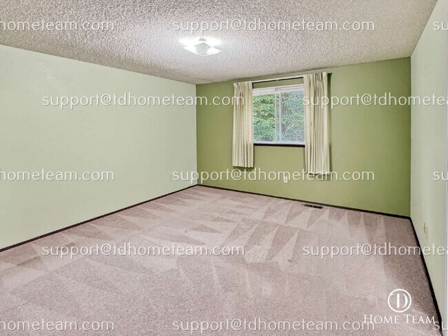 Building Photo - "Spacious 4-Bed Oasis with Granite Touches & Finished Basement in Renton!"