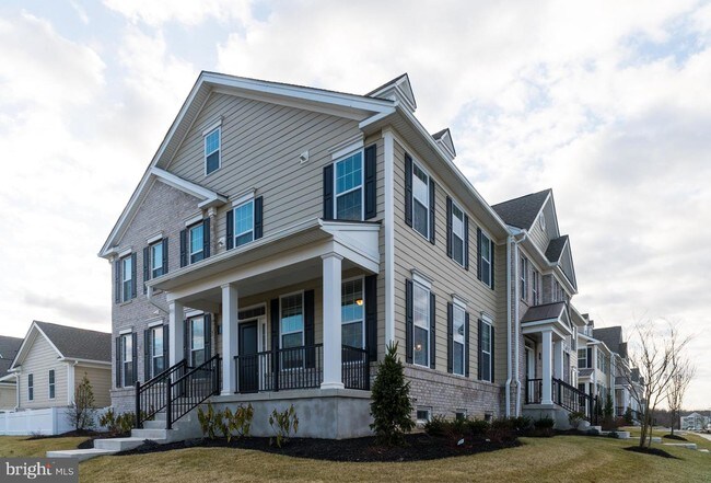 Building Photo - 2 PEACOCK Way