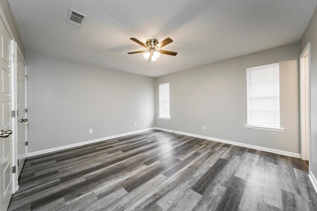 Building Photo - 17 Chalet St