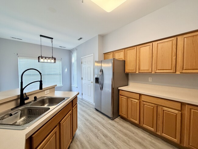 Building Photo - 2901 Heather Dr