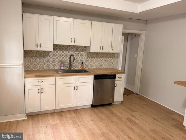 Building Photo - 73 Walnut St